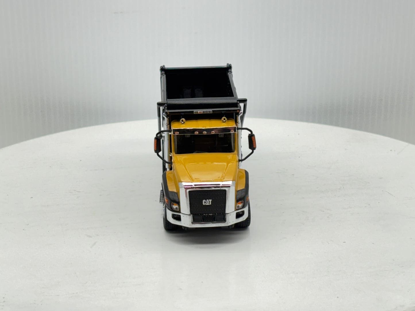 1/50 Caterpillar CT660 SBFA