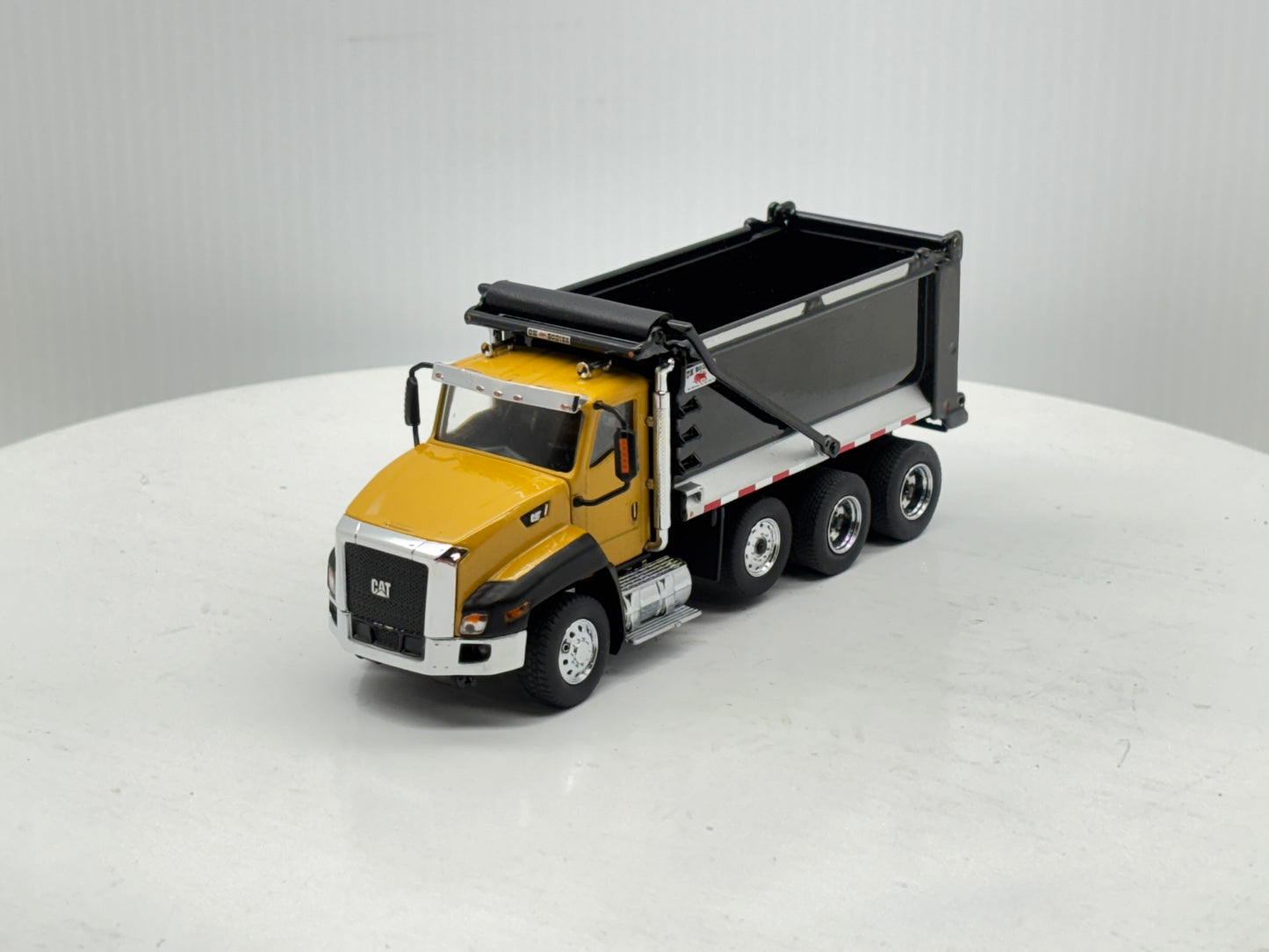 1/50 Caterpillar CT660 SBFA
