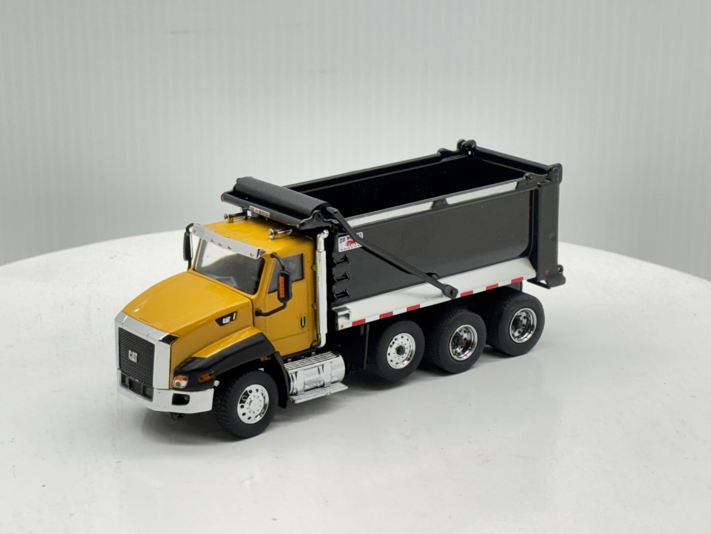 1/50 Caterpillar CT660 SBFA