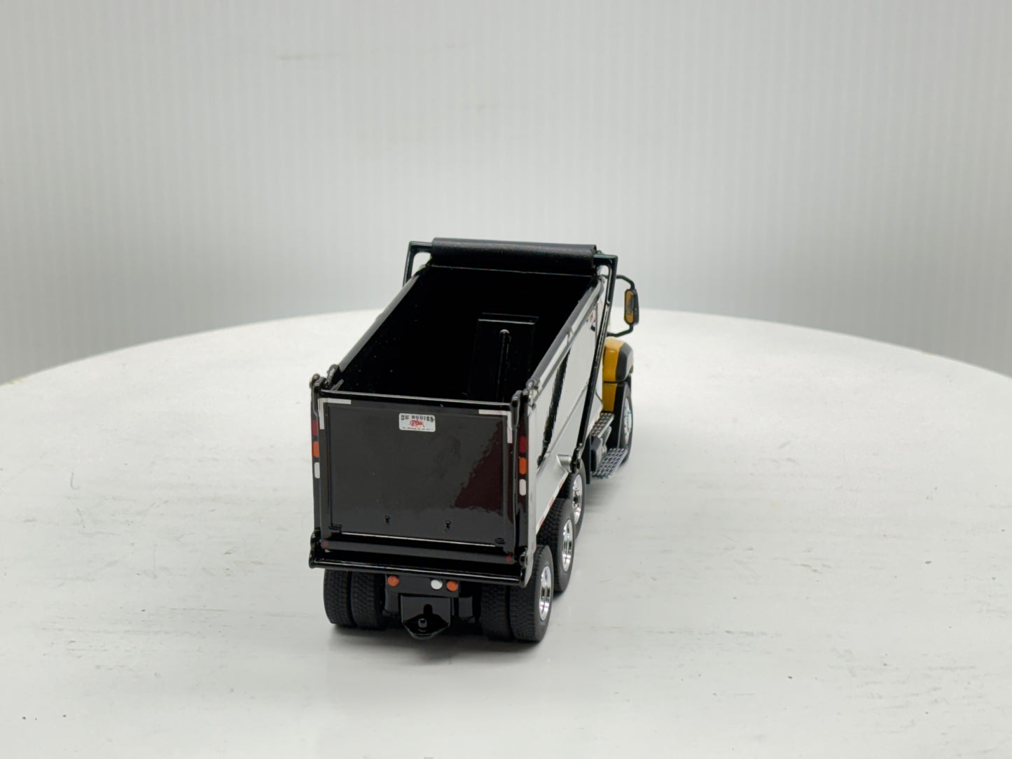1/50 Caterpillar CT660 SBFA