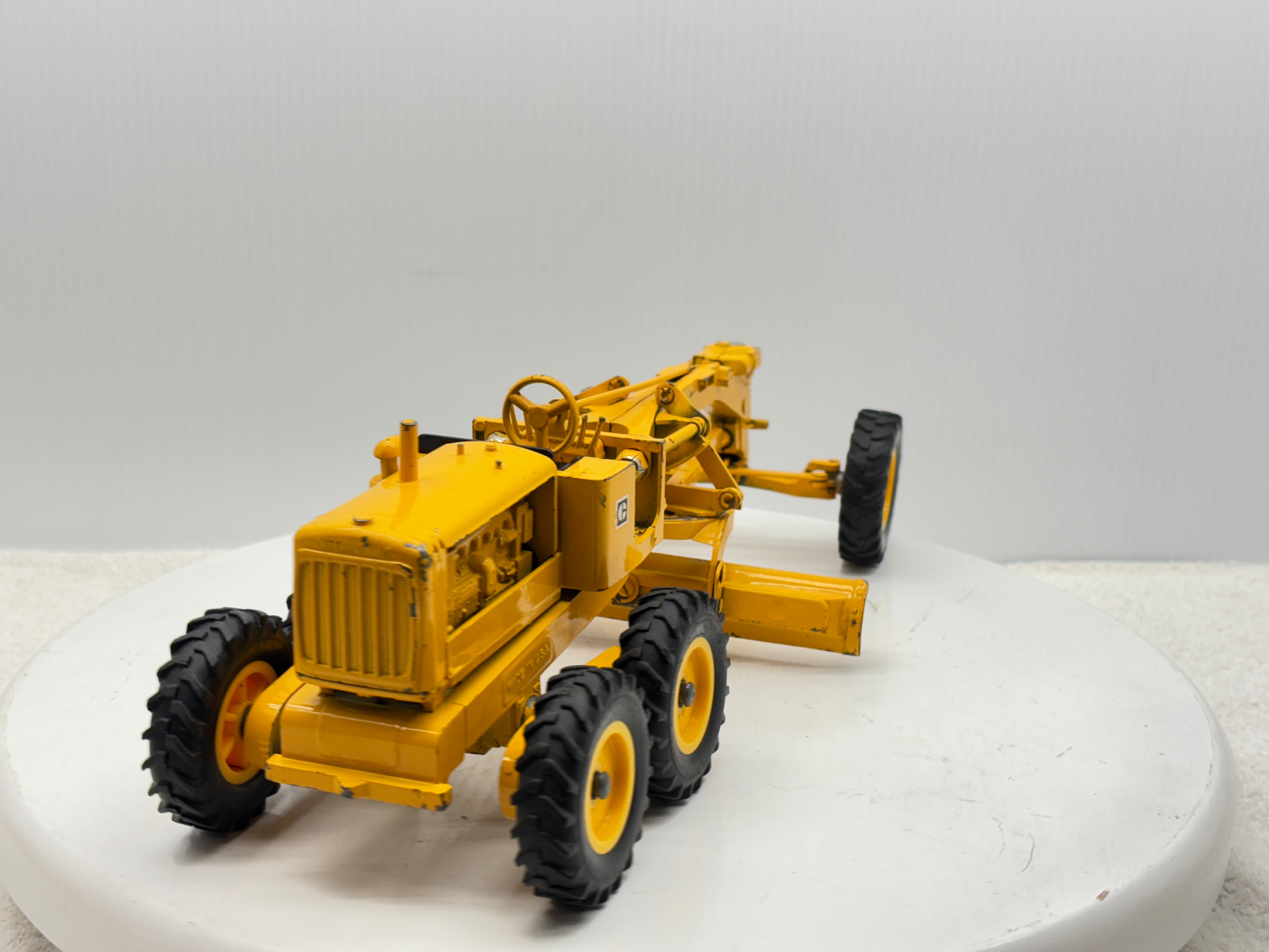 1/16 Caterpillar No.12 Motor Grader – Creekside Farm Toys