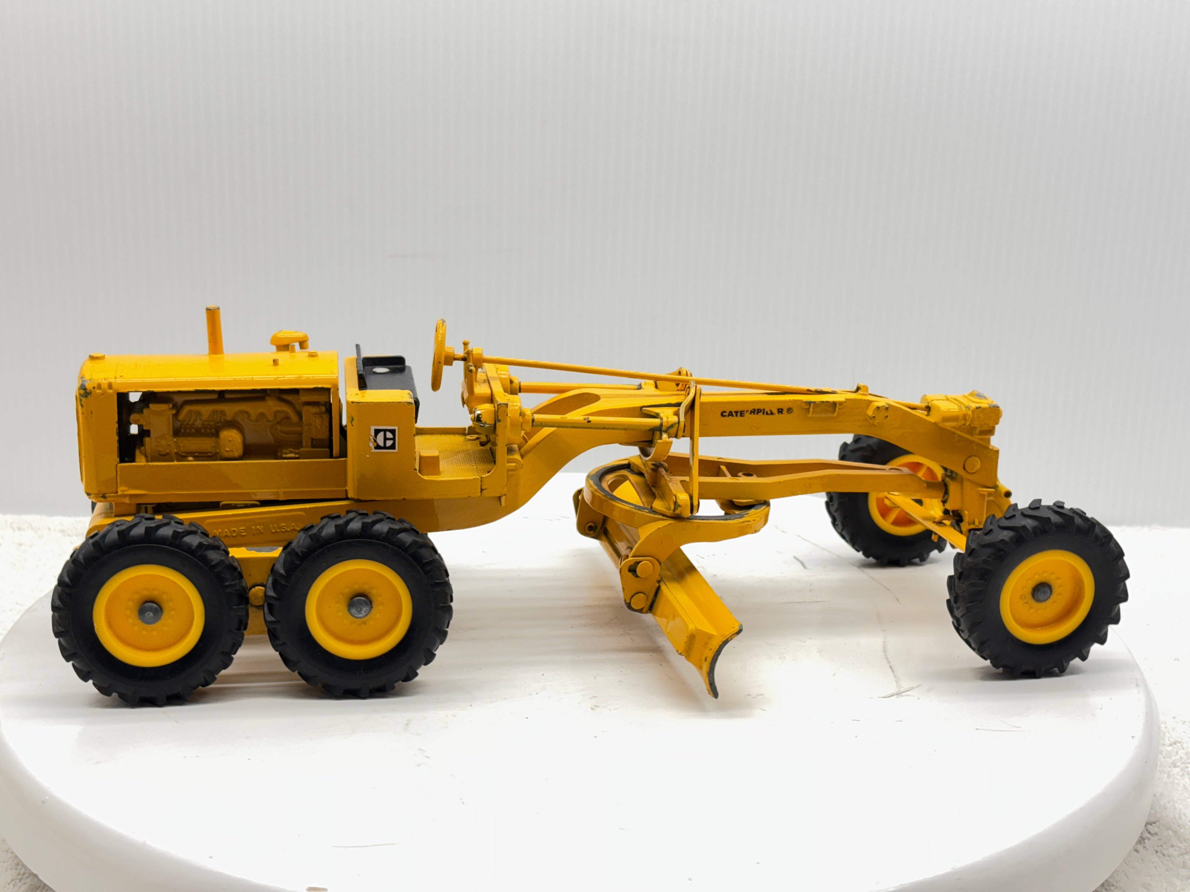 1/16 Caterpillar No.12 Motor Grader – Creekside Farm Toys