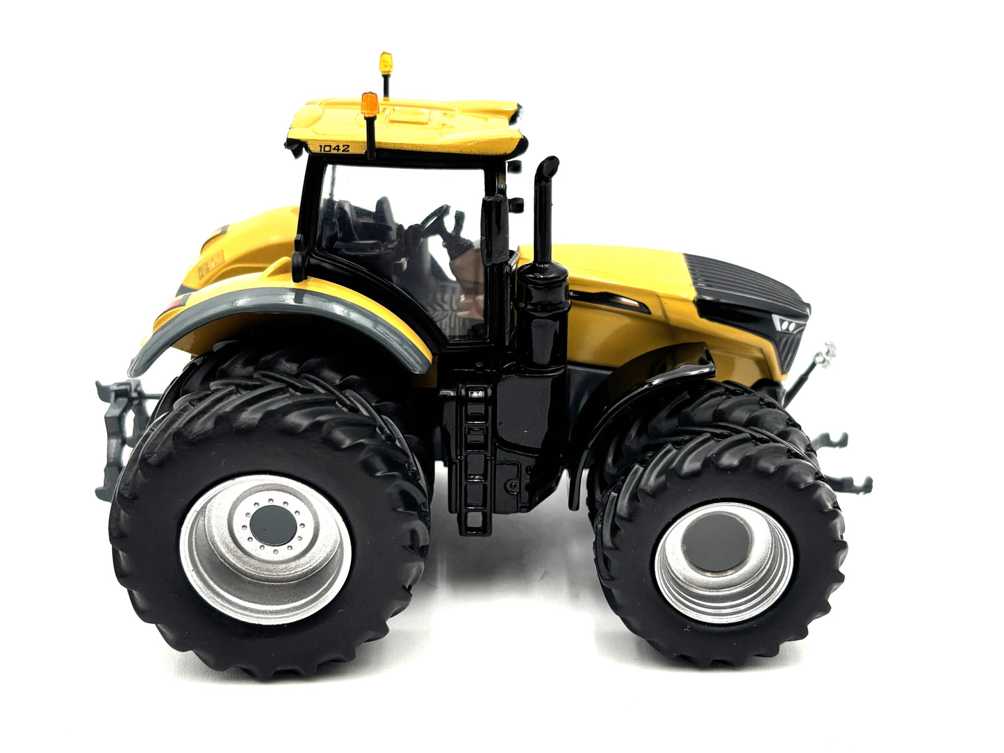 1/64 Challenger 1042 Duals