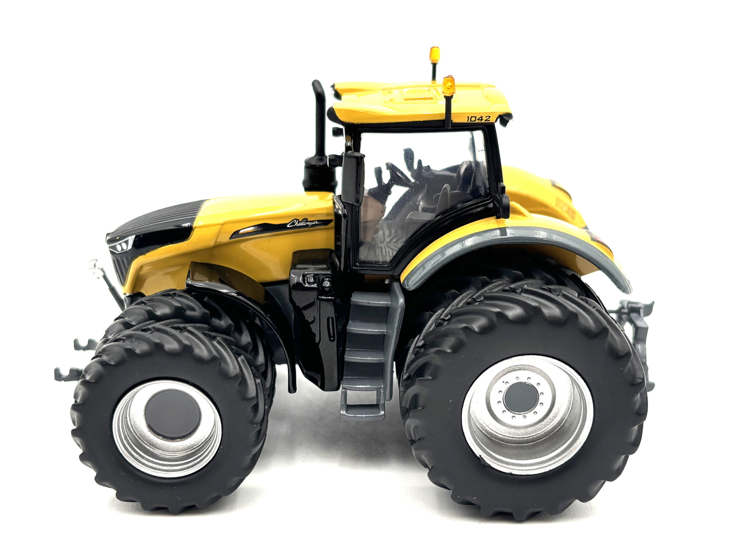 1/64 Challenger 1042 Duals
