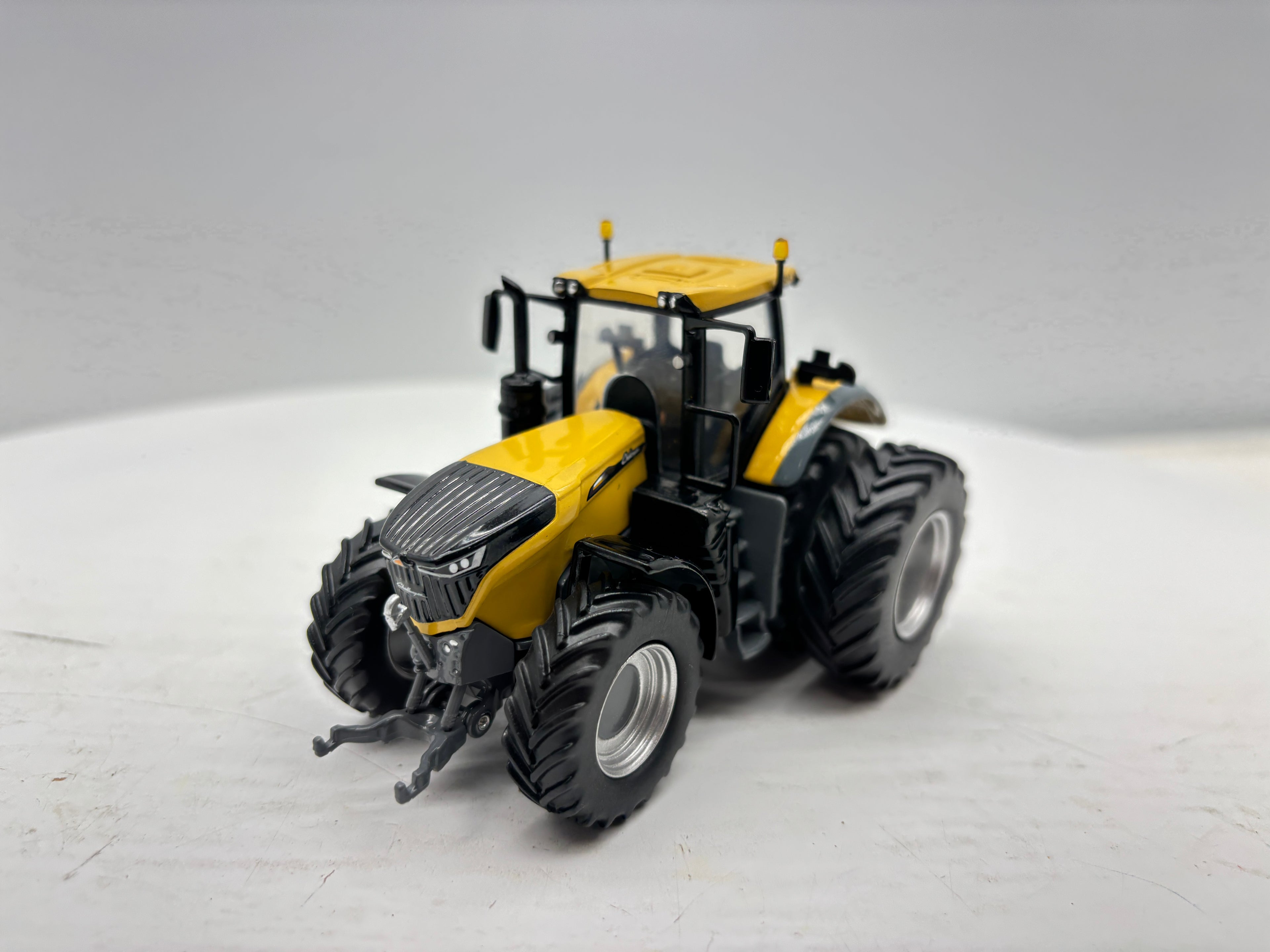 1/64 Challenger 1042 Rear Duals