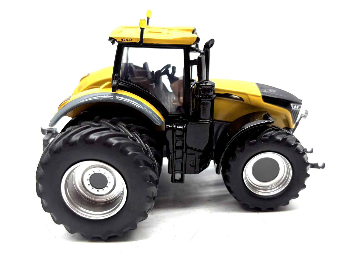 1/64 Challenger 1042 Rear Duals