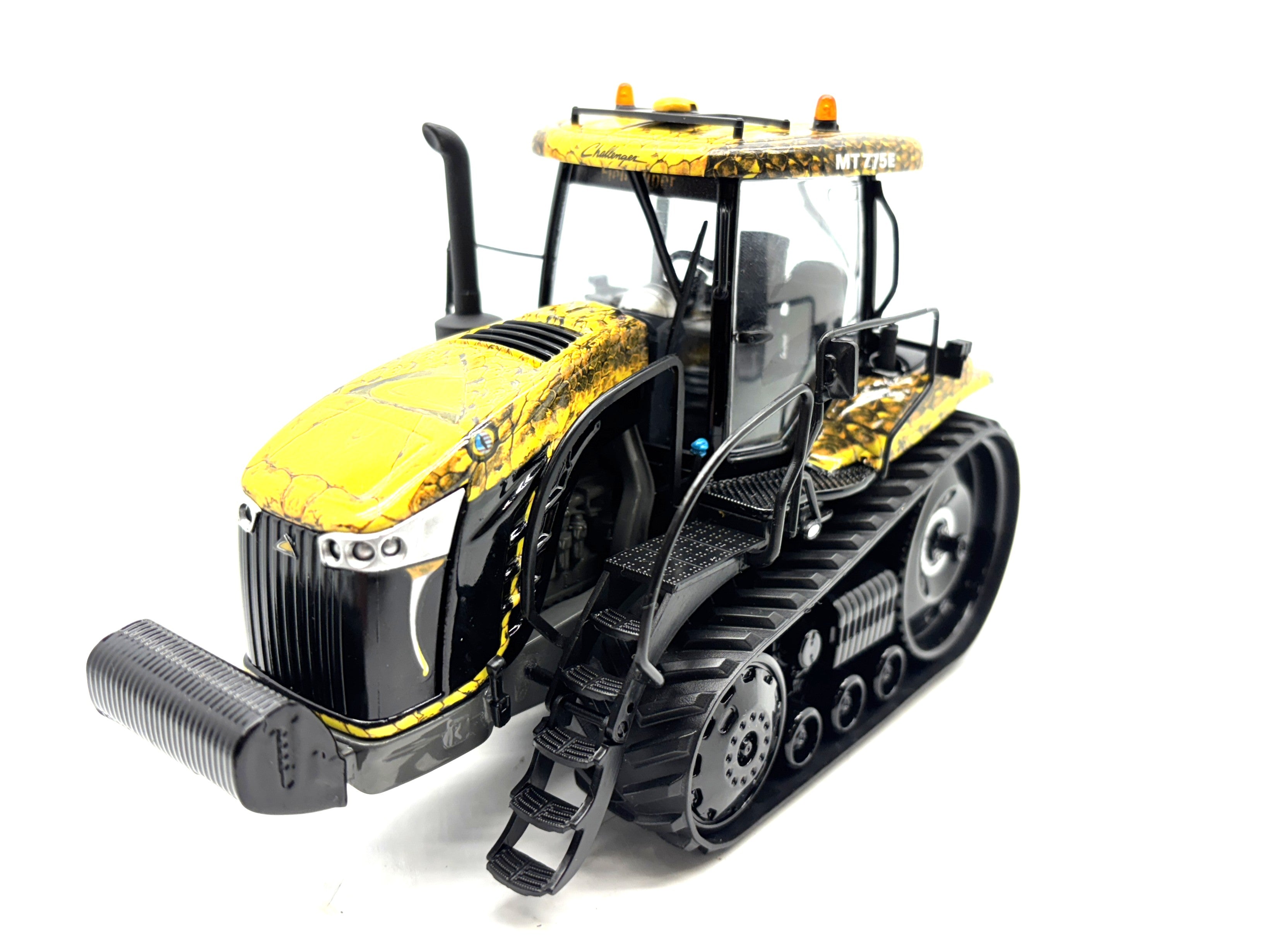 1/32 Challenger MT775E Field Viper