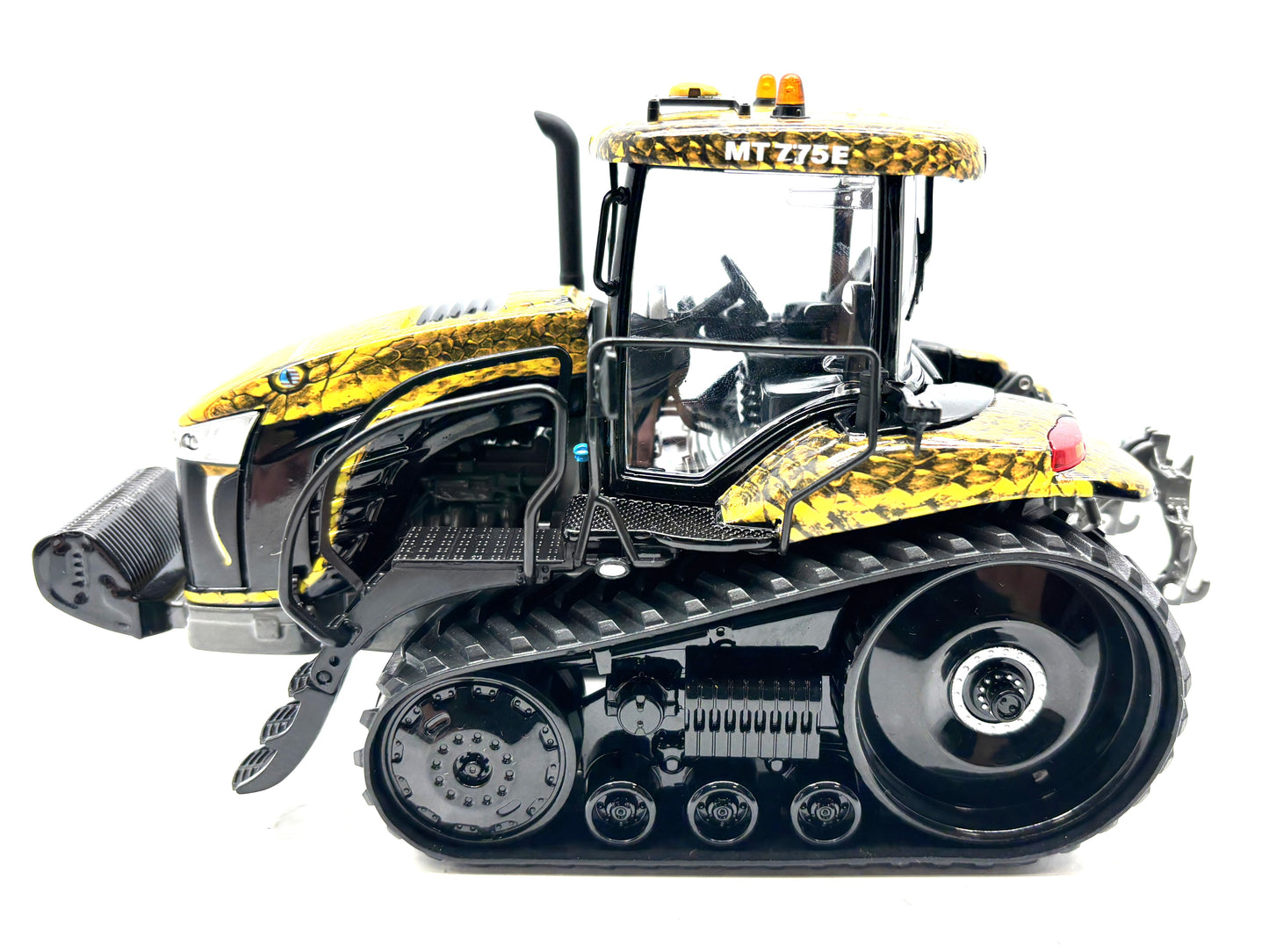 1/32 Challenger MT775E Field Viper