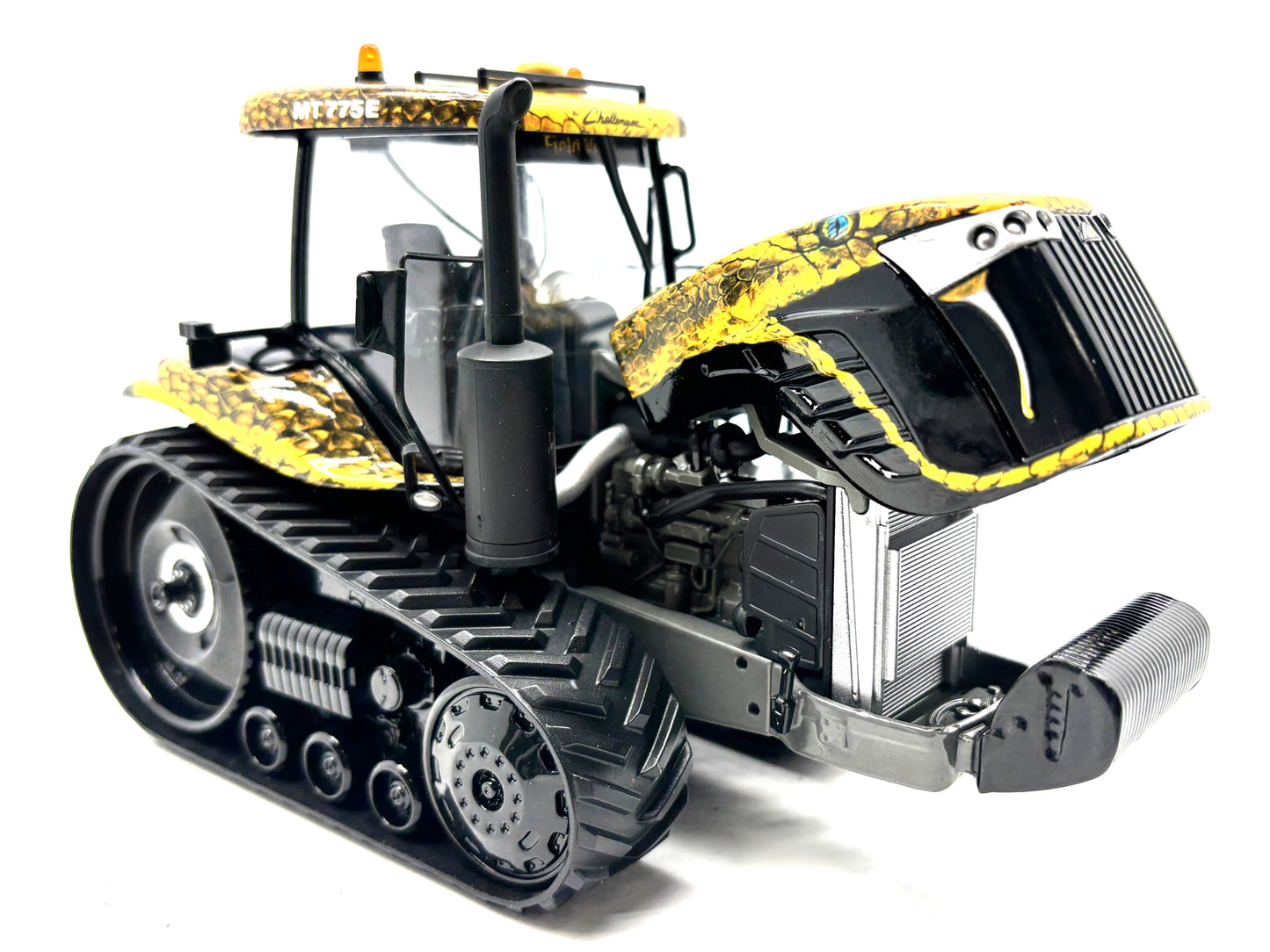 1/32 Challenger MT775E Field Viper