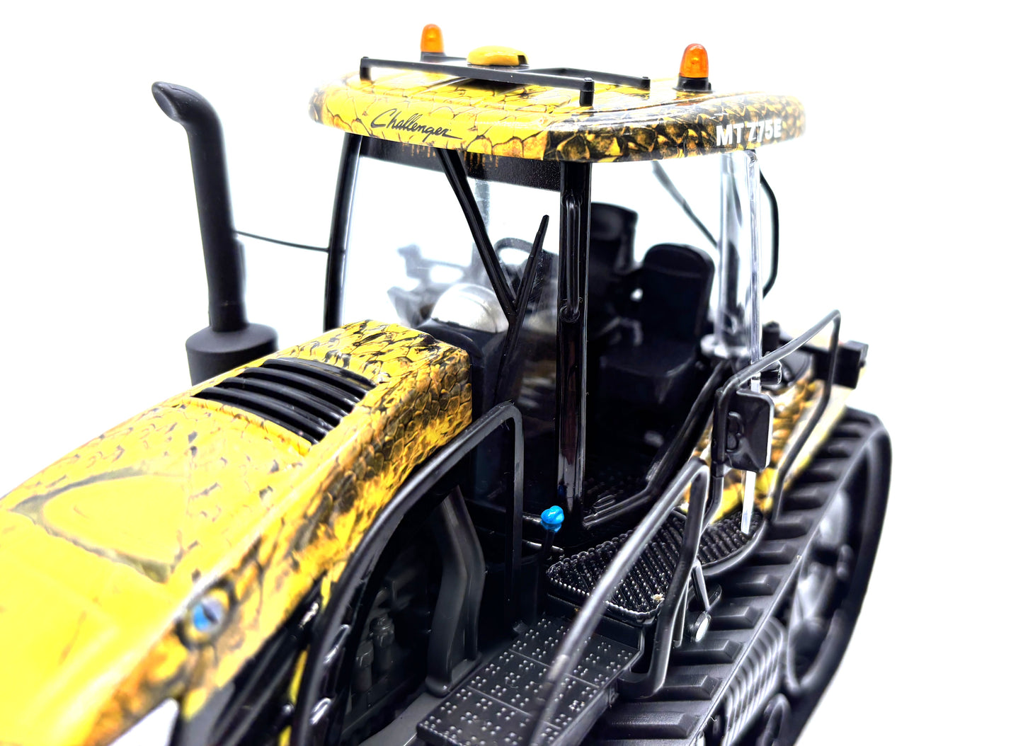 1/32 Challenger MT775E Field Viper