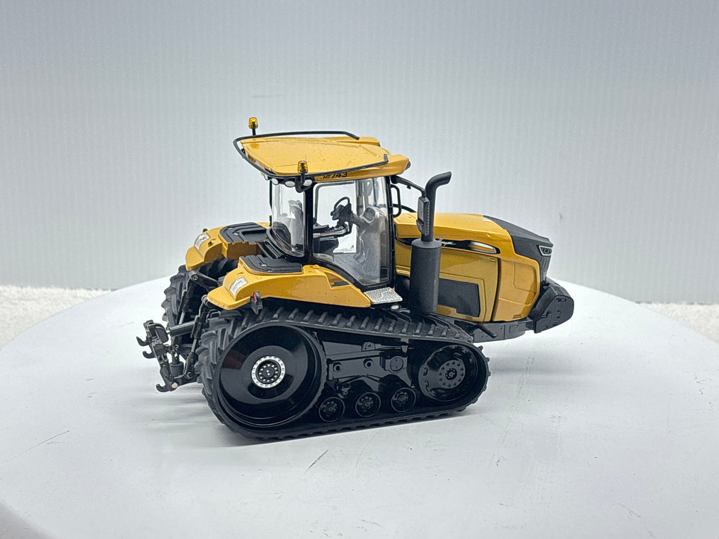 1/32 Challenger MT743