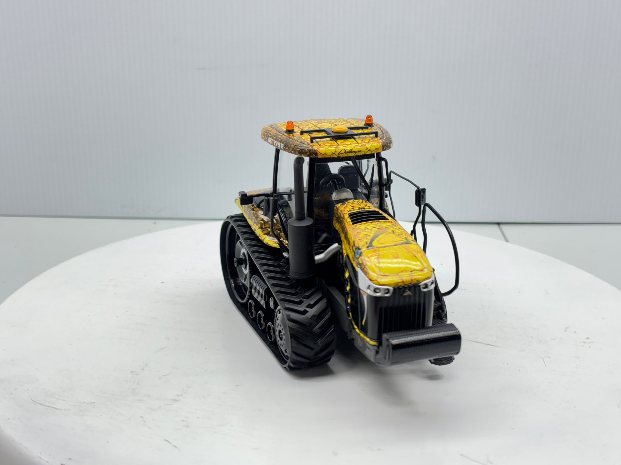 1/32 Challenger MT775E Field Viper