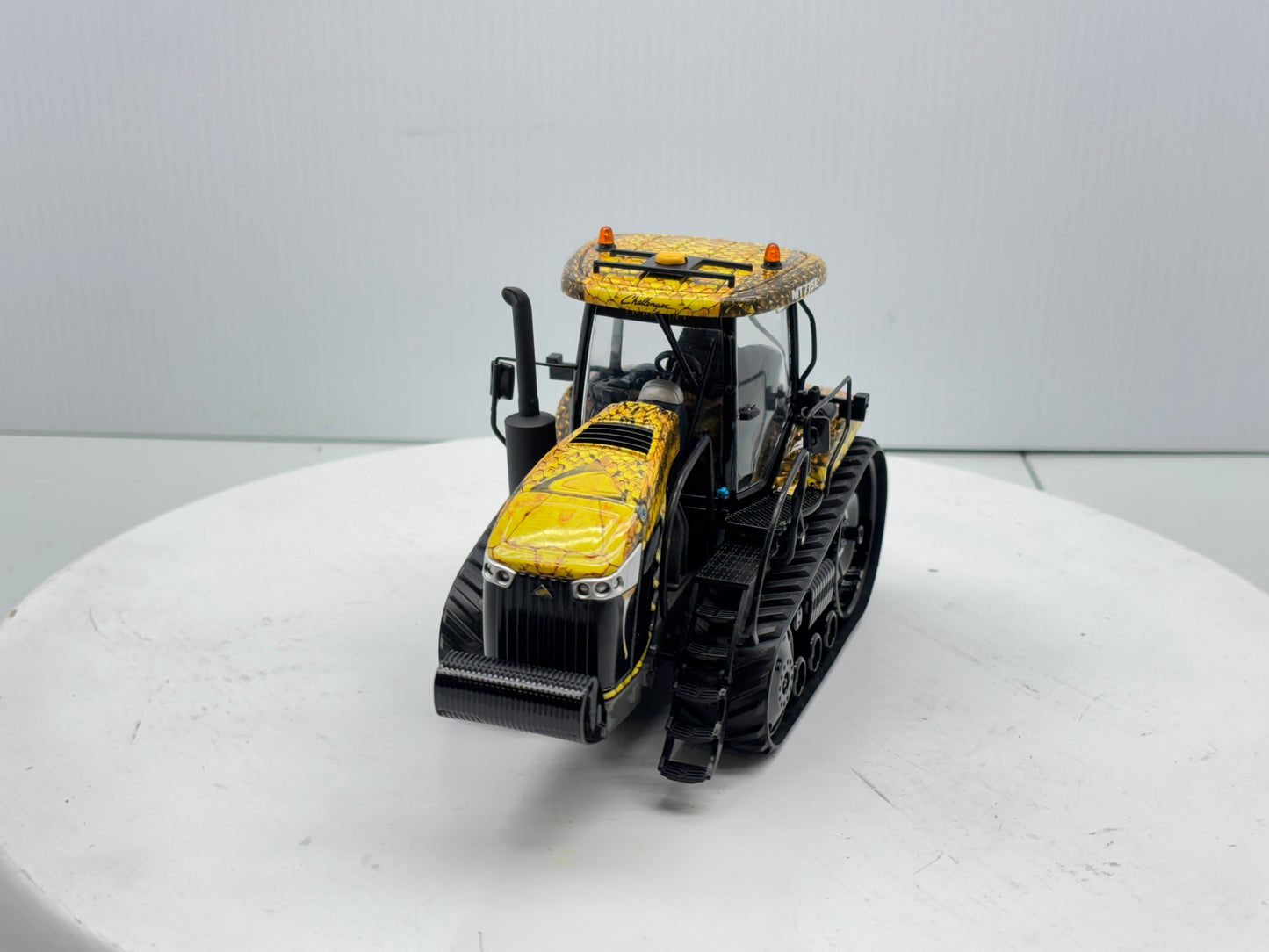 1/32 Challenger MT775E Field Viper