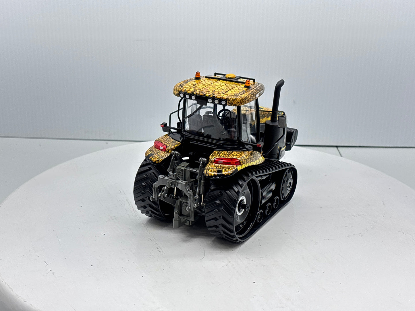 1/32 Challenger MT775E Field Viper