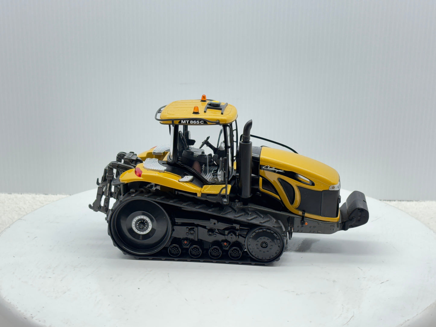 1/32 Challenger MT865C