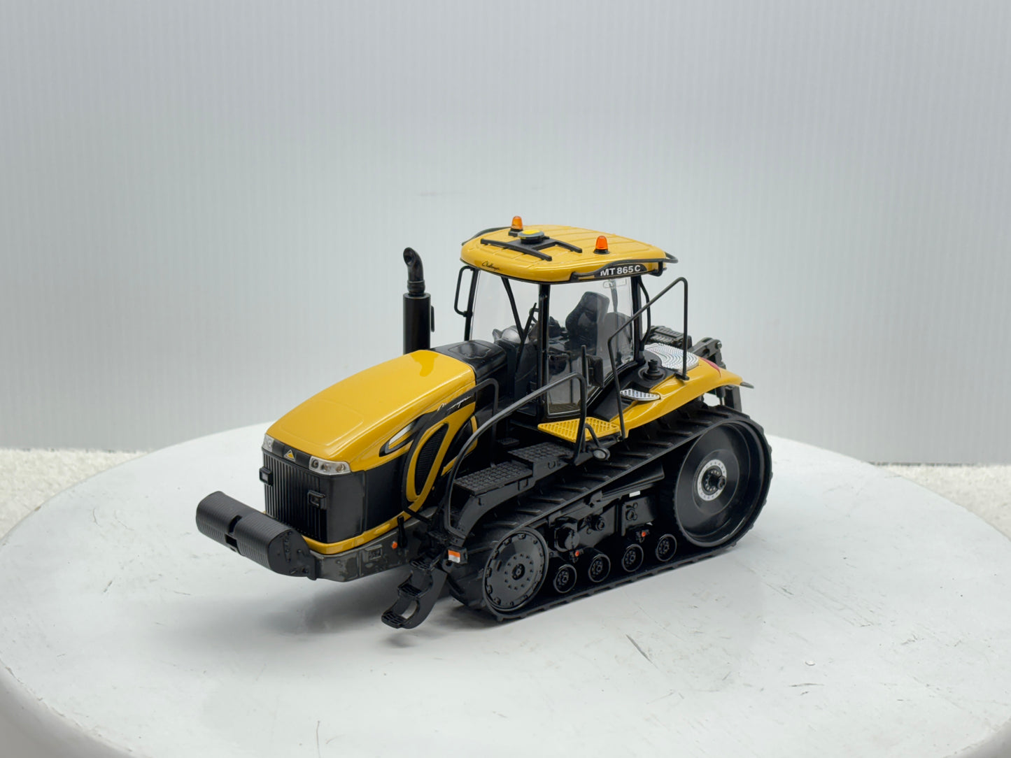 1/32 Challenger MT865C