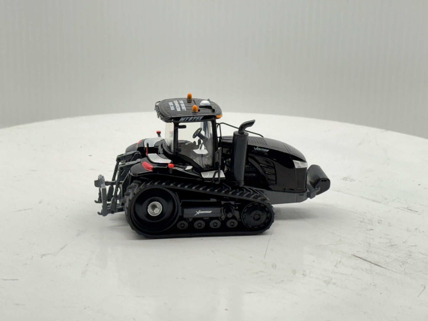 1/64 Challenger MT875E Black