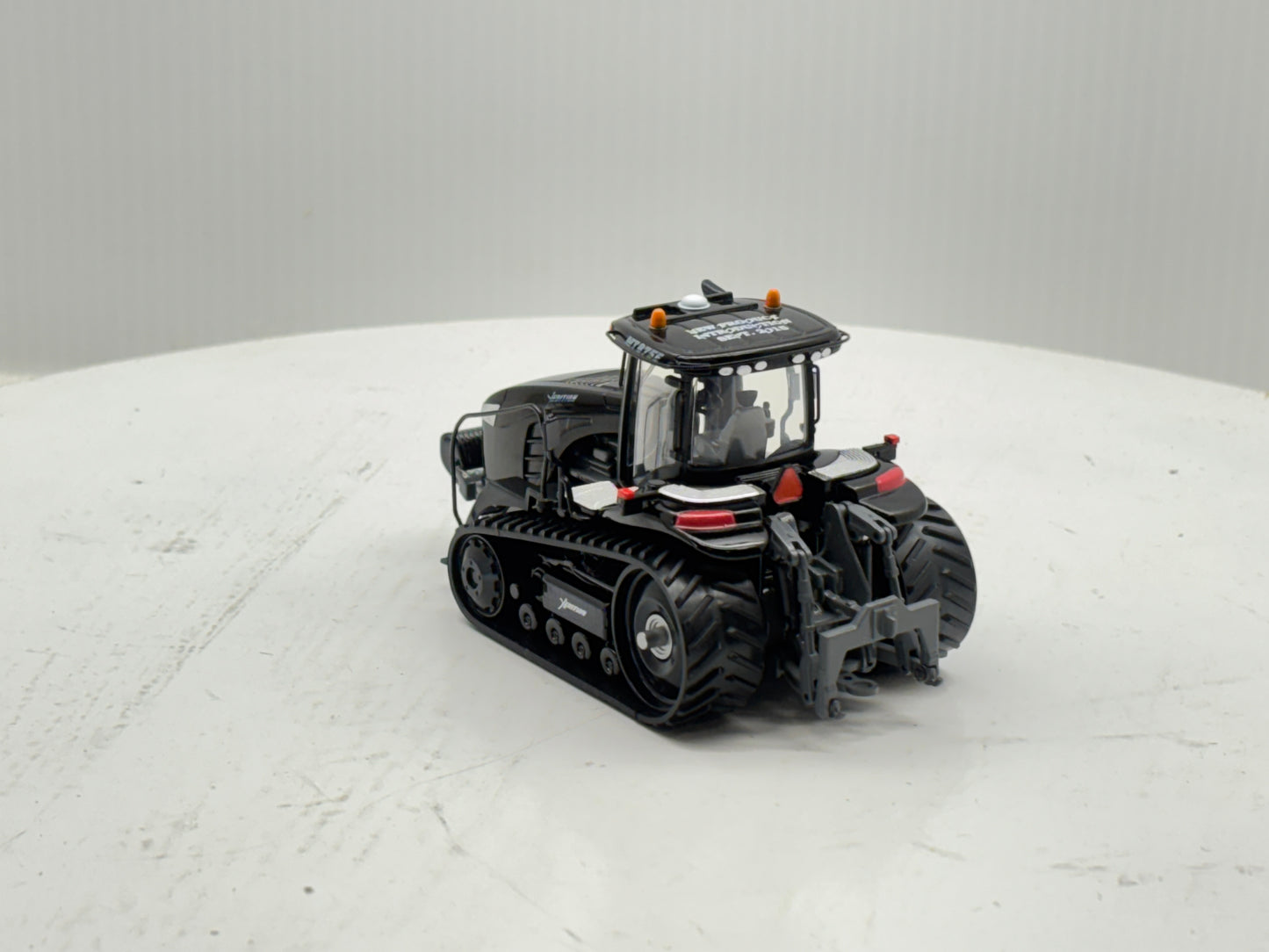 1/64 Challenger MT875E Black