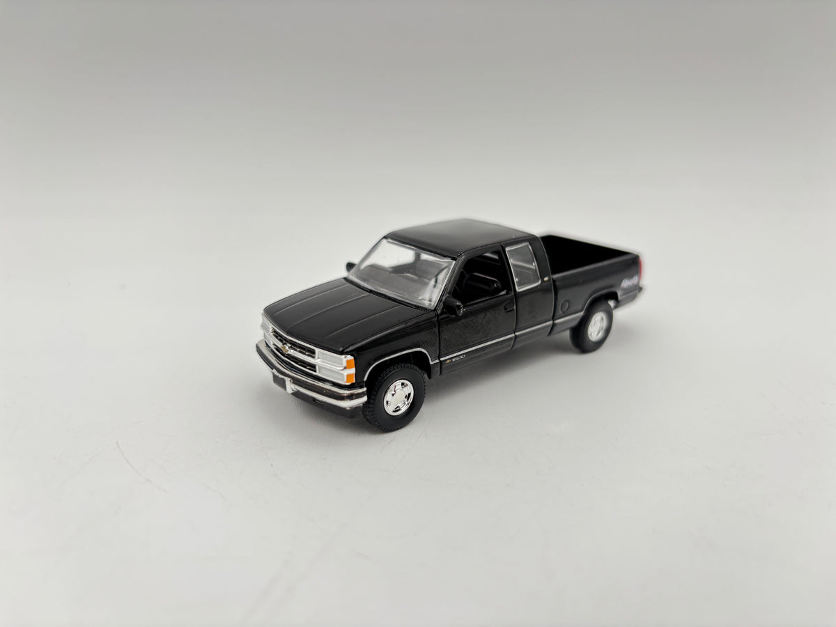 1/64 Chevrolet 1500 Extended Cab (Black)