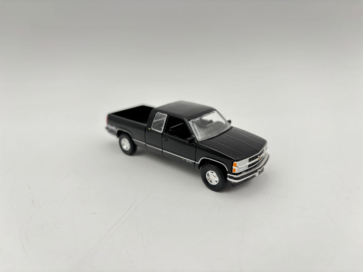 1/64 Chevrolet 1500 Extended Cab (Black)