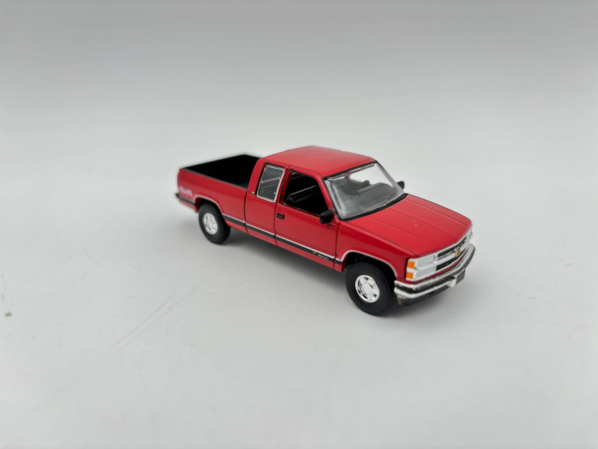 1/64 Chevrolet 1500 Extended Cab (Red)