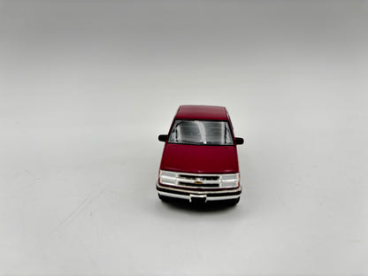 1/64 Chevrolet 1500 Extended Cab (Red/tan)
