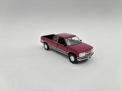 1/64 Chevrolet 1500 Extended Cab (Red/tan)