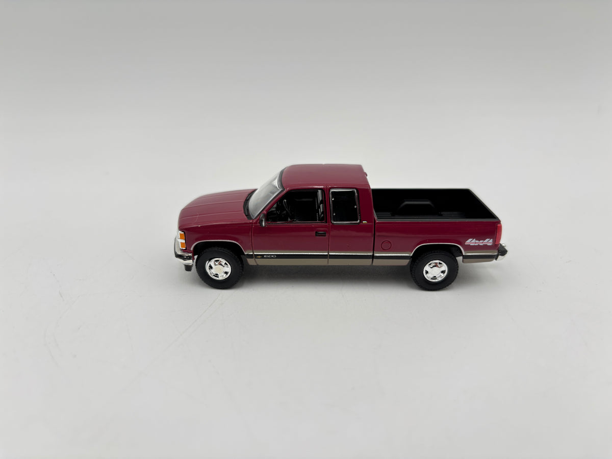 1/64 Chevrolet 1500 Extended Cab (Red/tan)