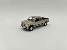 1/64 Chevrolet 1500 Extended Can (Tan)