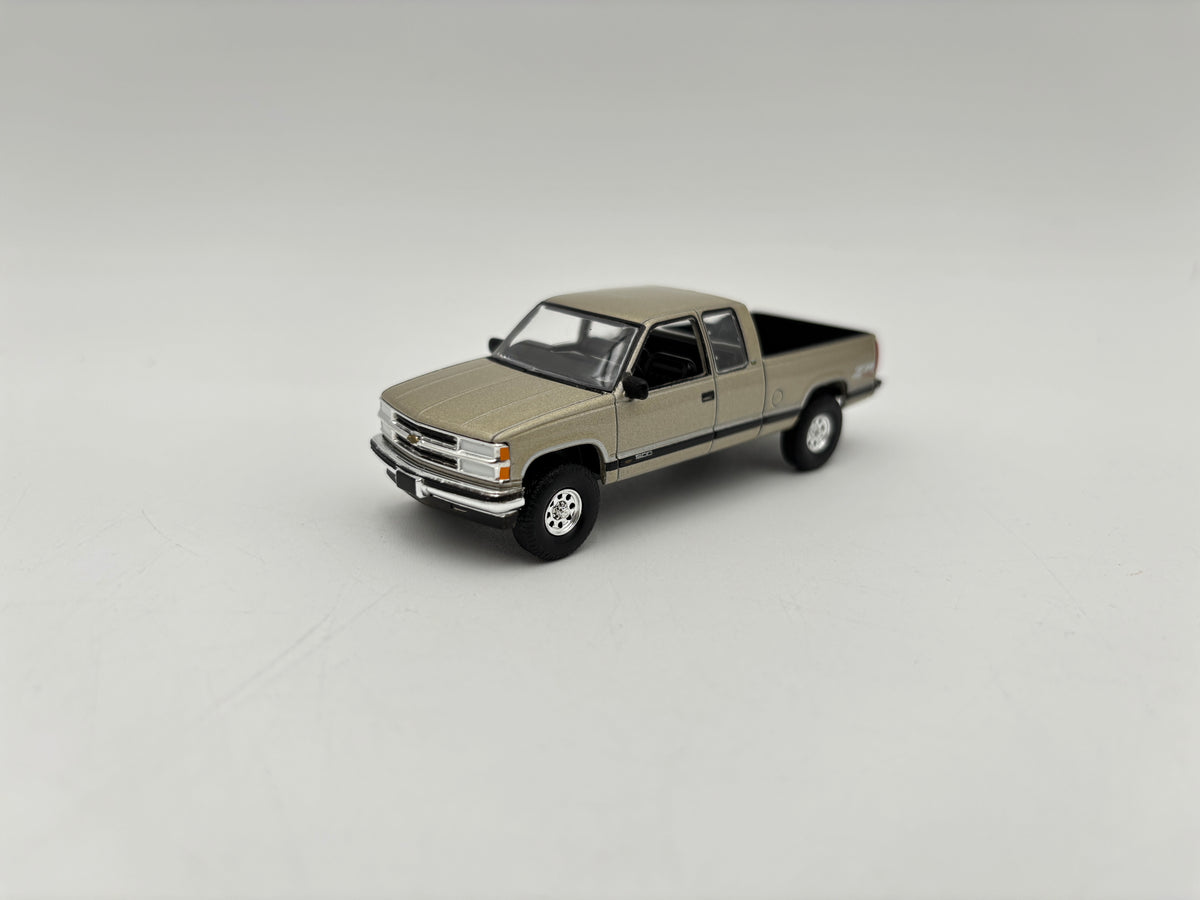 1/64 Chevrolet 1500 Extended Can (Tan)