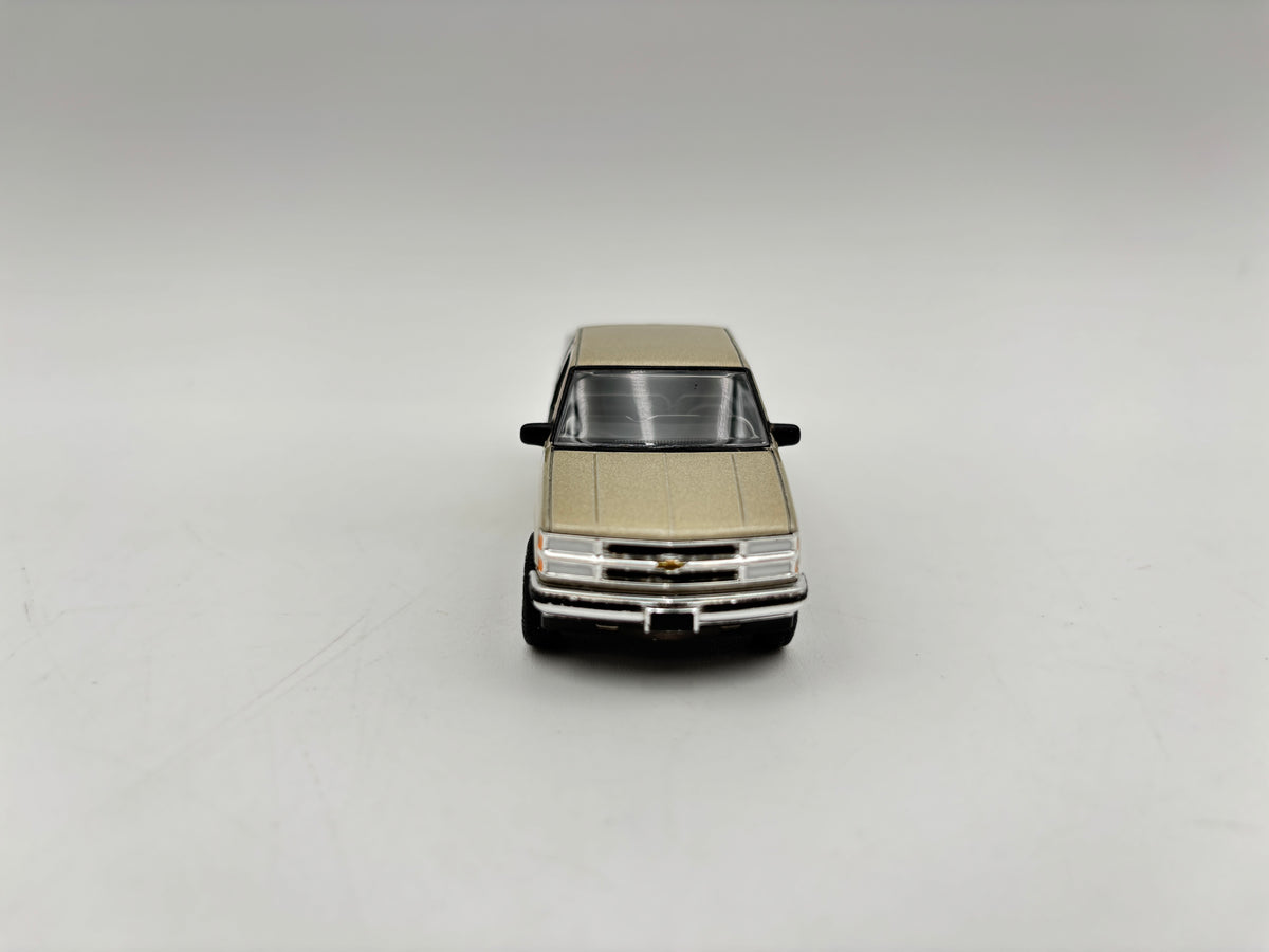 1/64 Chevrolet 1500 Extended Can (Tan)
