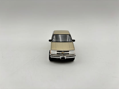1/64 Chevrolet 1500 Extended Can (Tan)