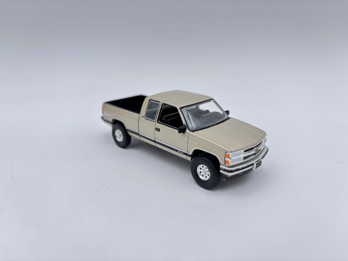 1/64 Chevrolet 1500 Extended Can (Tan)