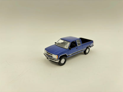 1/64 Chevrolet Silverado 1500 Z71 Extended Cab (Blue)