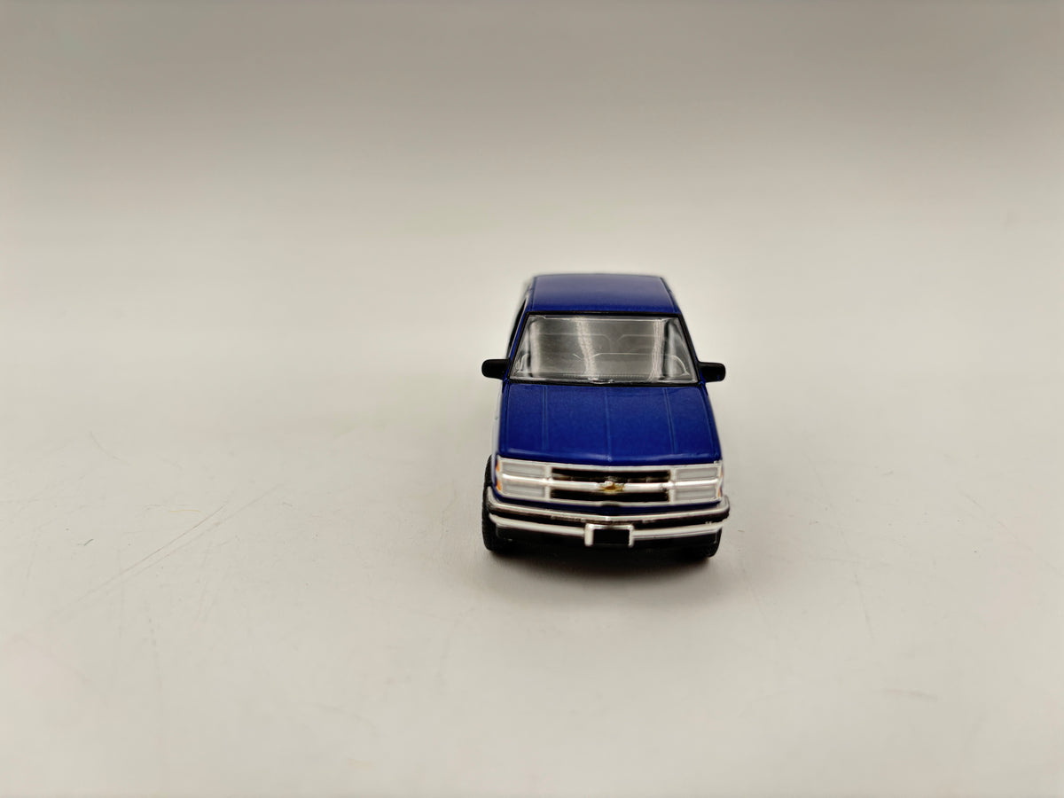 1/64 Chevrolet Silverado 1500 Z71 Extended Cab (Blue)