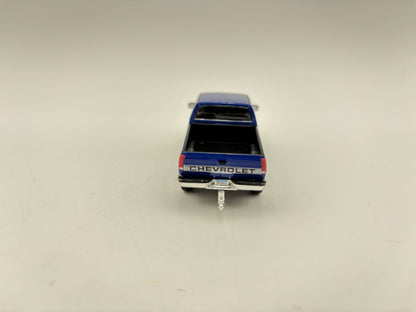 1/64 Chevrolet Silverado 1500 Z71 Extended Cab (Blue)
