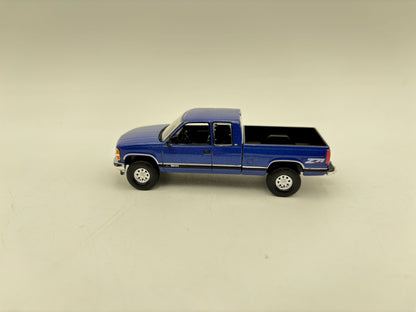 1/64 Chevrolet Silverado 1500 Z71 Extended Cab (Blue)