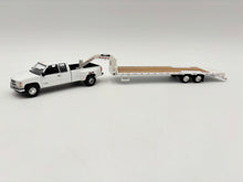 1/64 Chevrolet 3500 Dually w/Flatbed Trailer (White)