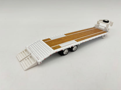 1/64 Chevrolet 3500 Dually w/Flatbed Trailer (White)