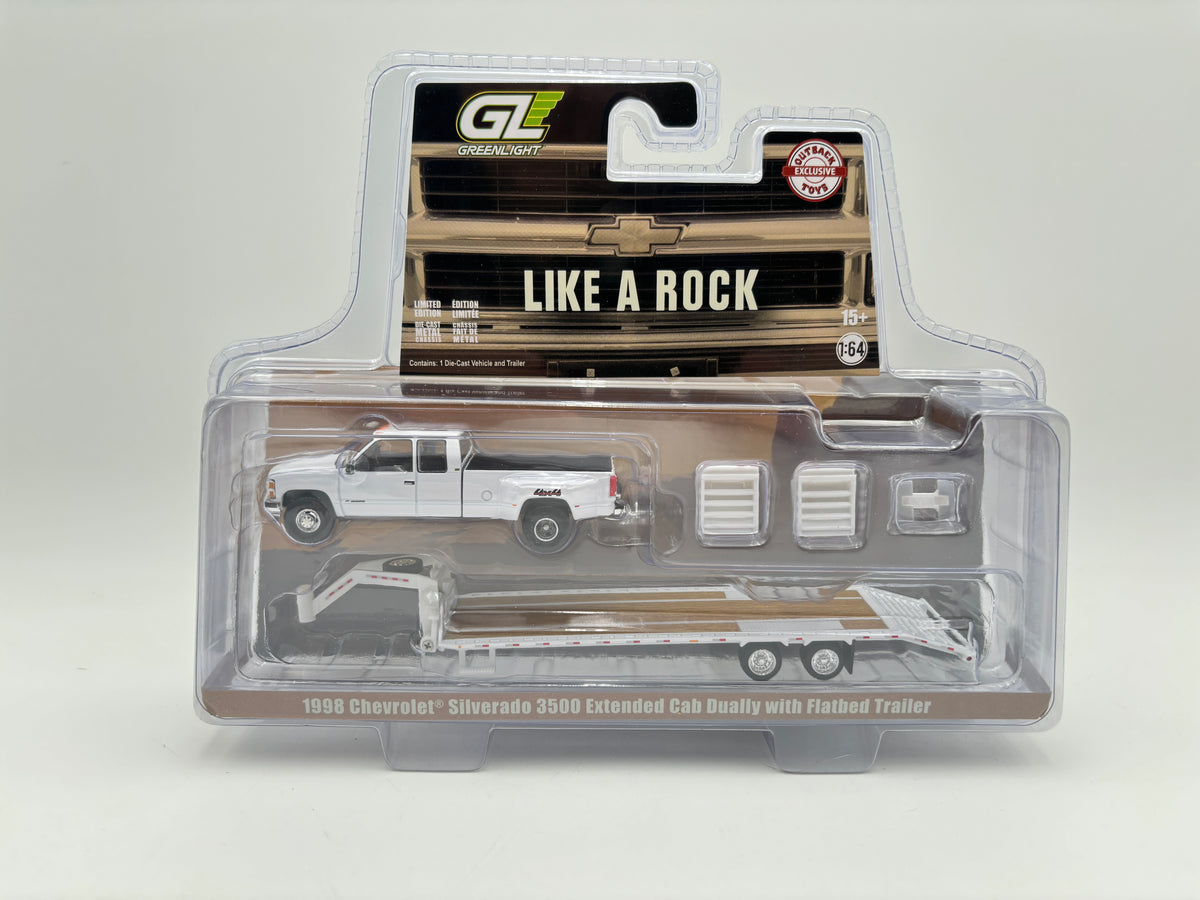 1/64 Chevrolet 3500 Dually w/Flatbed Trailer (White)