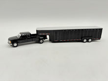 1/64 Chevrolet 3500 Dually w/Livestock trailer (BlacK)