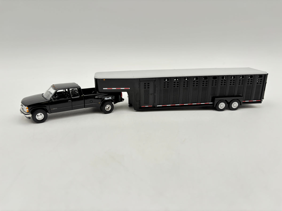 1/64 Chevrolet 3500 Dually w/Livestock trailer (BlacK)