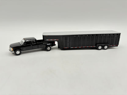 1/64 Chevrolet 3500 Dually w/Livestock trailer (BlacK)
