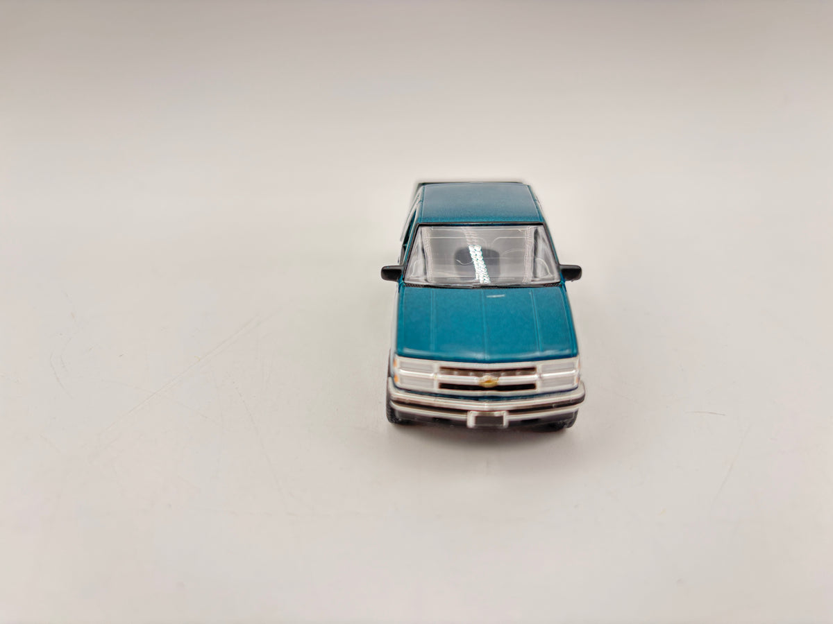 1/64 Chevrolet Silverado Lifted 1500 Z71 Extended Cab (Emerald Green/Tan)