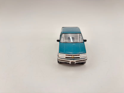 1/64 Chevrolet Silverado Lifted 1500 Z71 Extended Cab (Emerald Green/Tan)