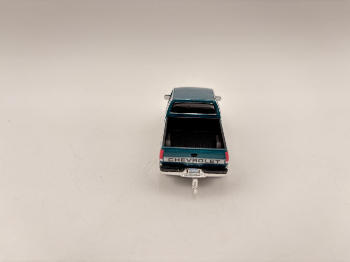 1/64 Chevrolet Silverado Lifted 1500 Z71 Extended Cab (Emerald Green/Tan)