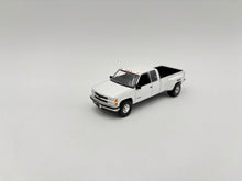 1/64 Chevrolet Silverado 3500 Extended Cab Dually (White)
