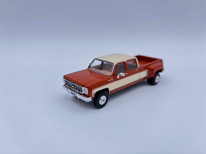 1/64 Chevrolet Silverado Dually 1975 (Brown/Tan)