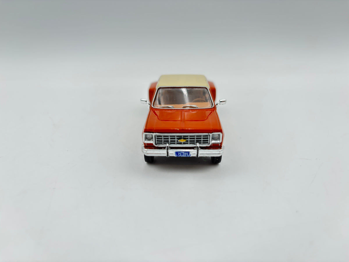 1/64 Chevrolet Silverado Dually 1975 (Brown/Tan)