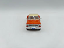 1/64 Chevrolet Silverado Dually 1975 (Brown/Tan)